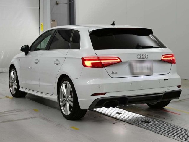 
								2019 Audi A3 Sportback 30 TFSI S Line full									