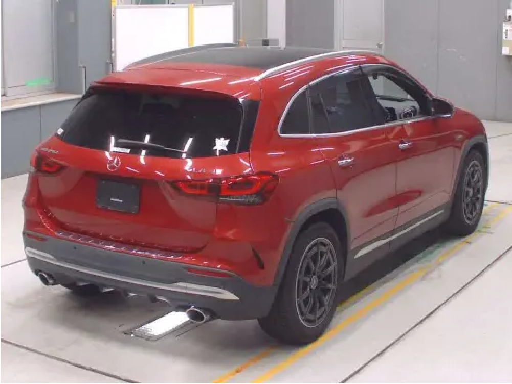 
								2021 Mercedes Benz GLA35 AMG 4matic full									