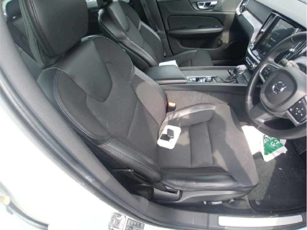 2019 Volvo V60 T5 Momentum