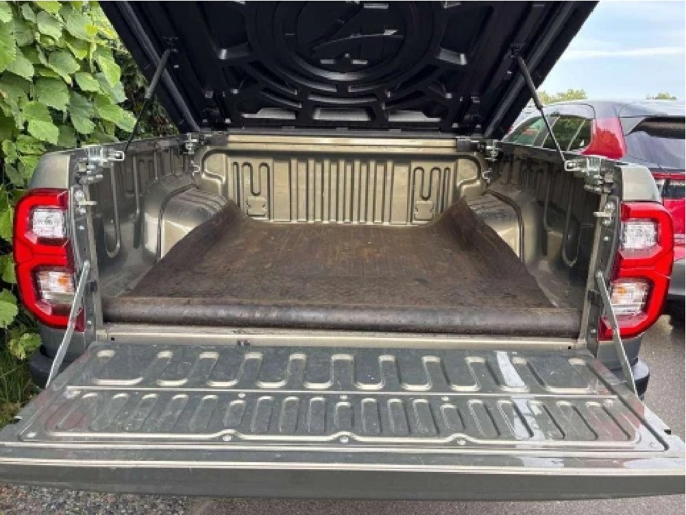 
								2021 Toyota Hilux Z 4WD full									