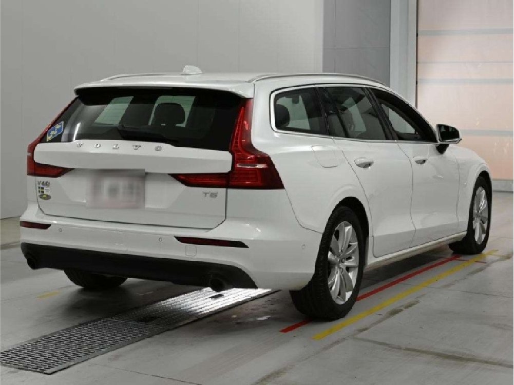 
								2019 Volvo V60 T5 Momentum full									