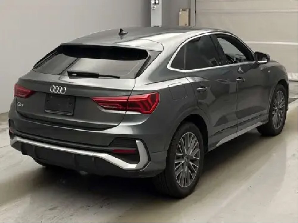 
								2021 Audi Q3 35 TFSI Sportback full									