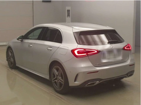 
								2021 Mercedes Benz A180 AMG Line full									