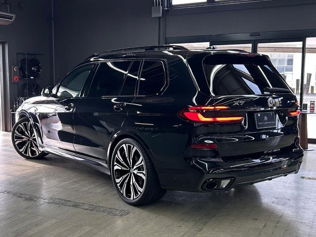 
								2023 BMW X7 40d xDrive M Sport full									