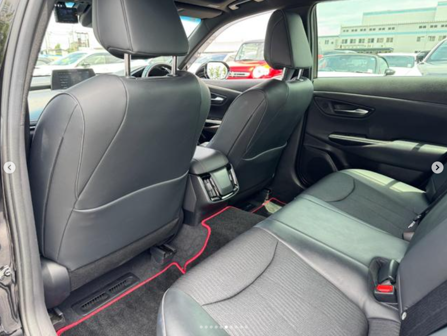 
								Toyota Crown RS Limited full									