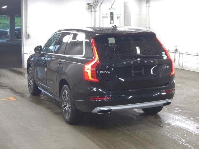 2021 Volvo XC90 B5 AWD Momentum