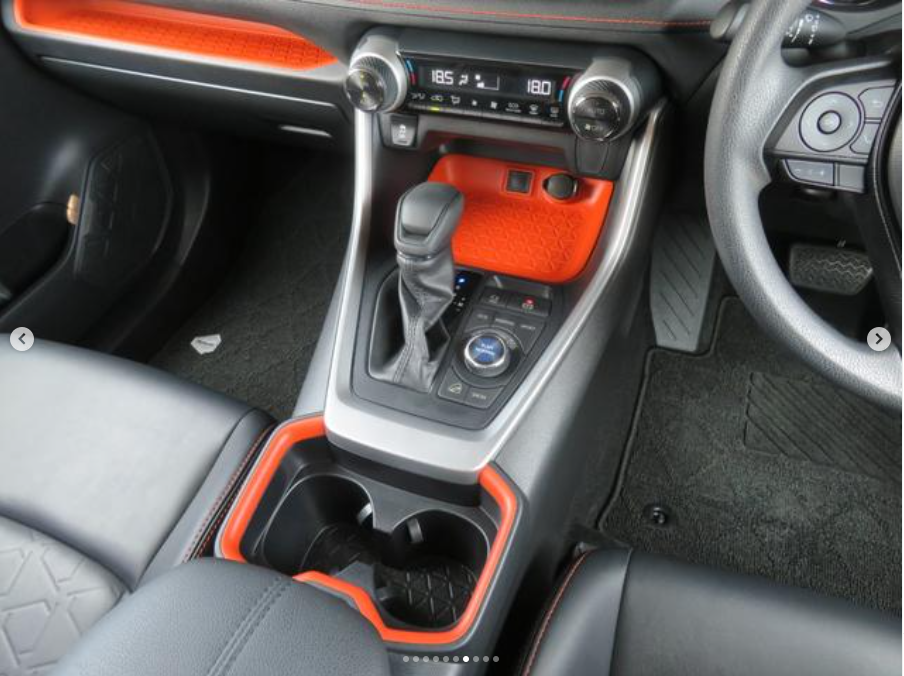 
								Toyota RAV4 Adventure full									