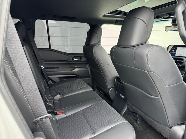 
								2025 Toyota Land Cruiser 250 VX full									