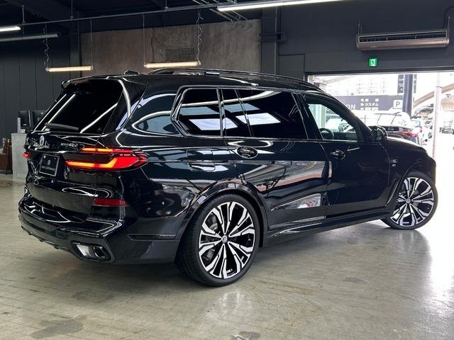 
								2023 BMW X7 40d xDrive M Sport full									