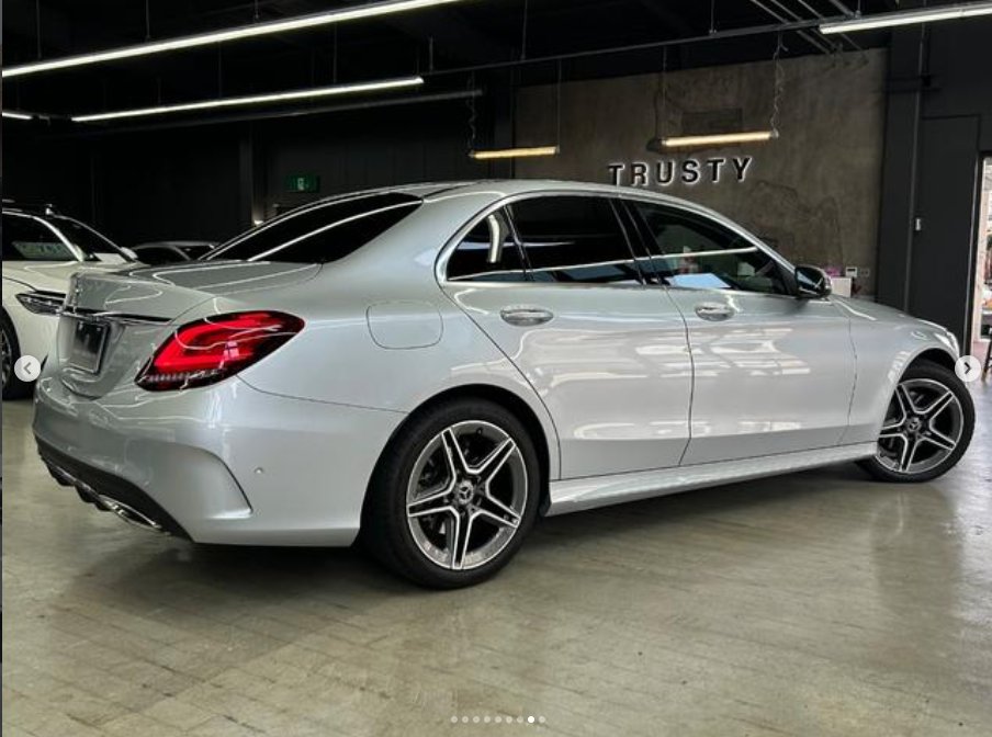
								Mercedes Benz C180 Avantgarde AMG Line full									
