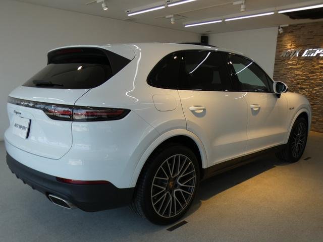 
								2020 Porsche Cayenne E-Hybrid full									
