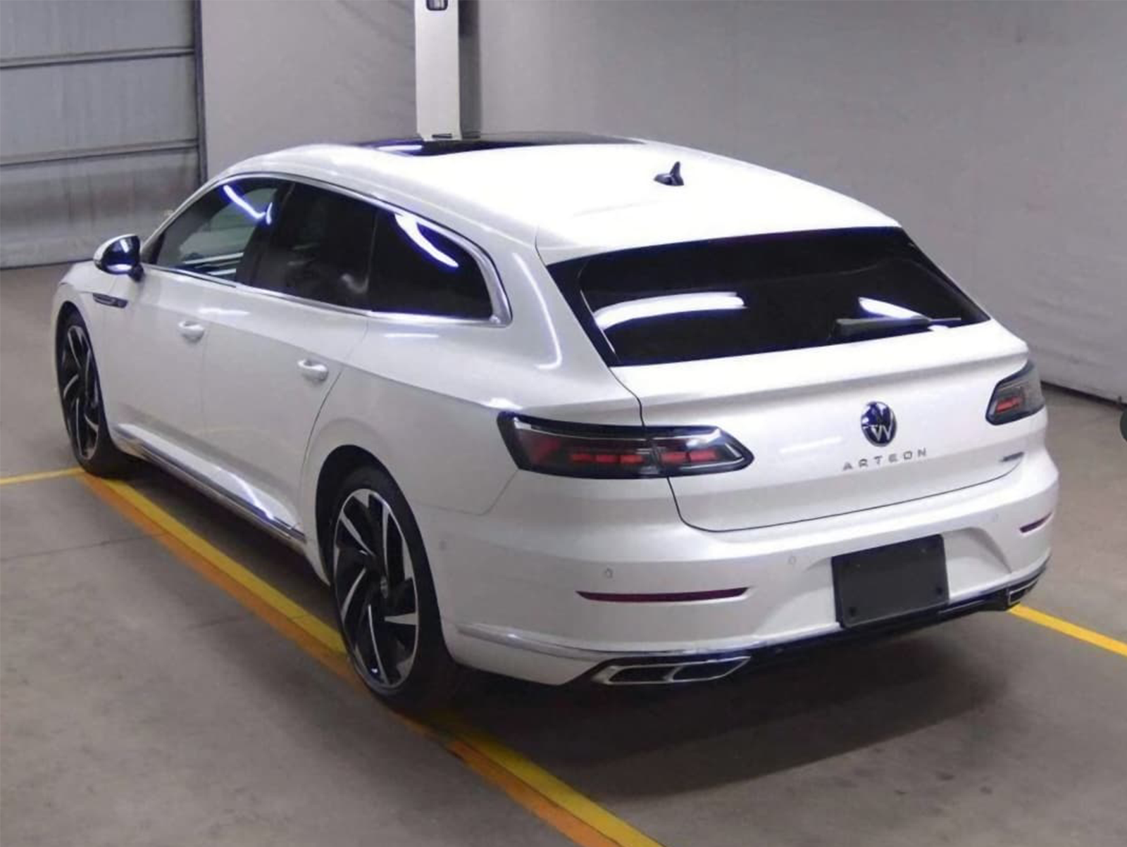 
								2021 Volkswagen Arteon Shooting Brake TSI 4Motion R Line full									
