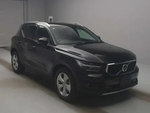 2020 VOLVO XC40 B4 MOMENTUM