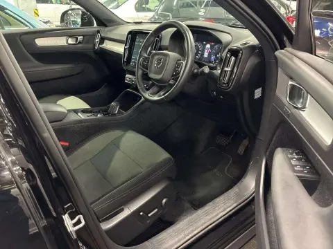 2020 VOLVO XC40 B4 MOMENTUM