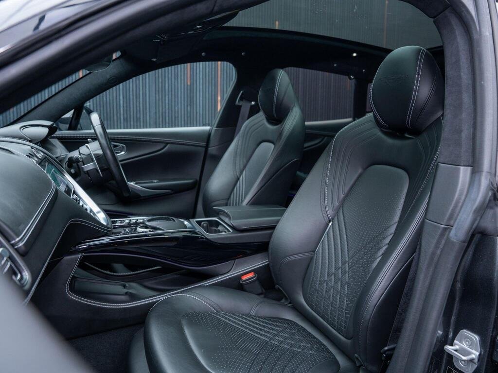 2021 Aston Martin DBX