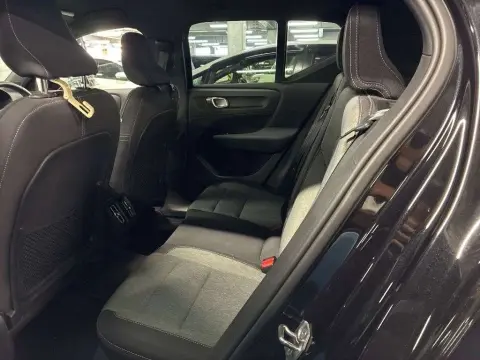 2020 VOLVO XC40 B4 MOMENTUM