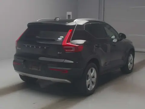 
								2020 VOLVO XC40 B4 MOMENTUM full									