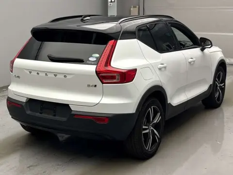 
								2020 VOLVO XC40 B4 AWD R-DESIGN full									