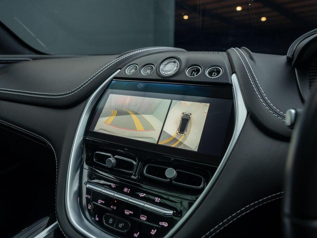 
								2021 Aston Martin DBX full									