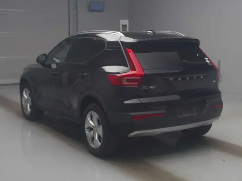 
								2020 VOLVO XC40 B4 MOMENTUM full									
