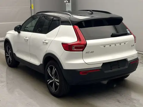 
								2020 VOLVO XC40 B4 AWD R-DESIGN full									
