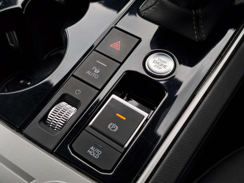 
								2020 VOLKSWAGEN TOUAREG TDI 4-MOTION BLACK EDITION full									