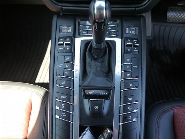 
								2019 PORSCHE MACAN MACAN full									