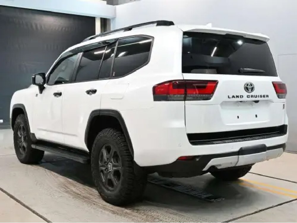 
								2022 TOYOTA LAND CRUISER 300 GR SPORT full									
