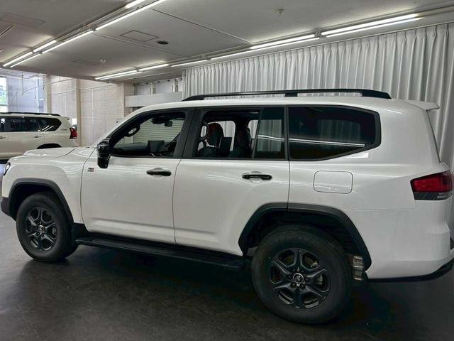 
								2023 TOYOTA LAND CRUISER GR SPORT full									