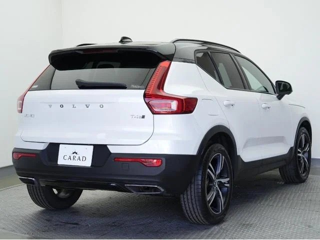 
								2020 VOLVO XC40 T4 R-DESIGN full									
