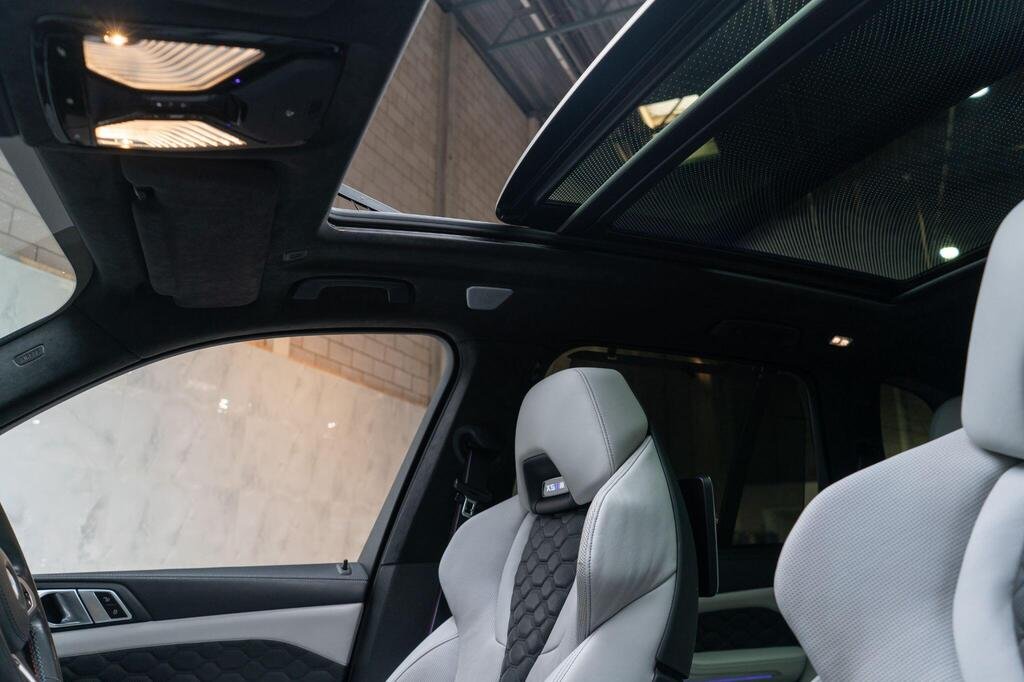 
								2021 BMW X5 M COMPETITION full									