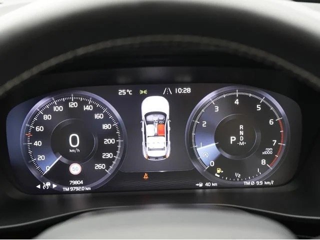 
								2020 VOLVO XC40 T4 R-DESIGN full									