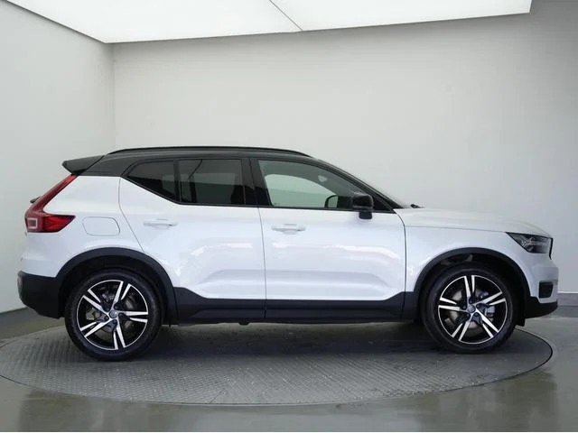 
								2020 VOLVO XC40 T4 R-DESIGN full									